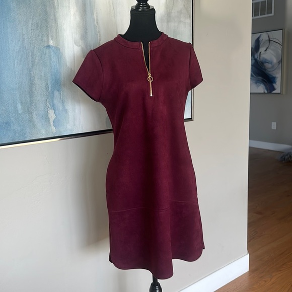 Kensie Dresses & Skirts - Kensie Sueded Scuba Shift Dress with Gold accent - Size 10
